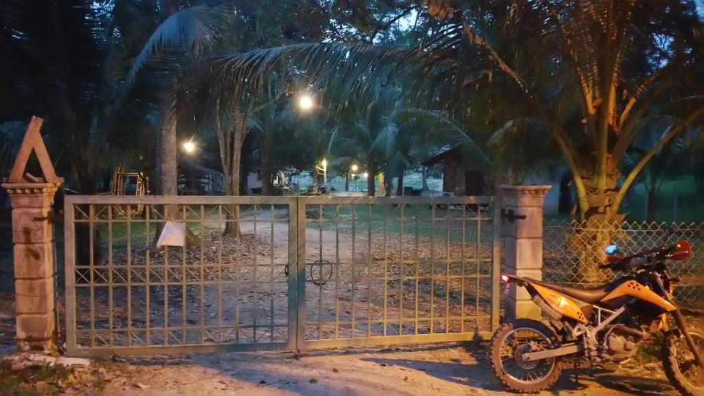 Chalet Kampong Semawar Kuala Kangsar Bagian luar foto